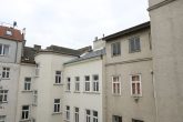Eckzinshaus mit 912,87m² DG-Ausbaupotential und Fernblick - Bild