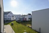 Provisionsfrei - Familiengerechtes 4 Zimmer Niedrigenergiehaus mit 2 Stellplätzen, Garten und Grünblick! - Bild