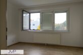 Freundliche und helle sehr gut geschnittene 3-Zimmerwohnung mit ruhigem Innenhof und Balkon! - Bild
